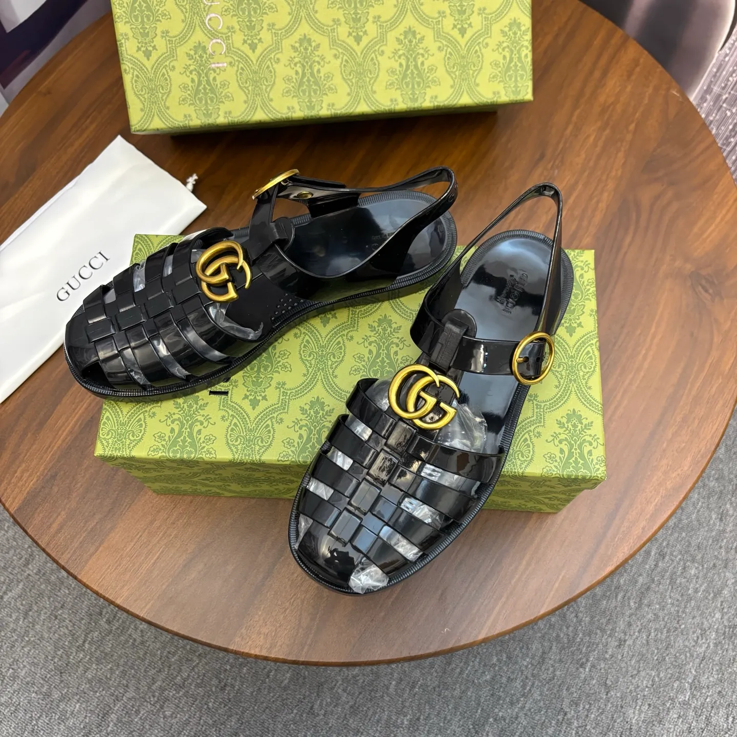 Men's shoes 260💰 [Gucci] Counter quality, top-quality original goods, real photos! Original TPU material, fine workmanship, comfortable; genuine 1:1 replica Size: 36 ~ 46 Half drag: 38 ~ 45